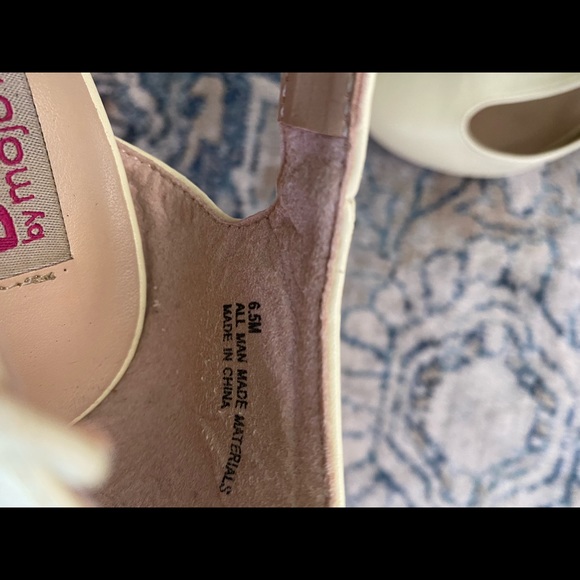 Dolce by MOJO Moxy T-Strap Heels size 6.5 - Picture 6 of 7